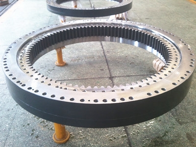 Three-row Cylindrical Roller Slewing Bearing(Internal Gear Type )
