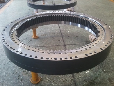 Three-row Cylindrical Roller Slewing Bearing(Internal Gear Type )